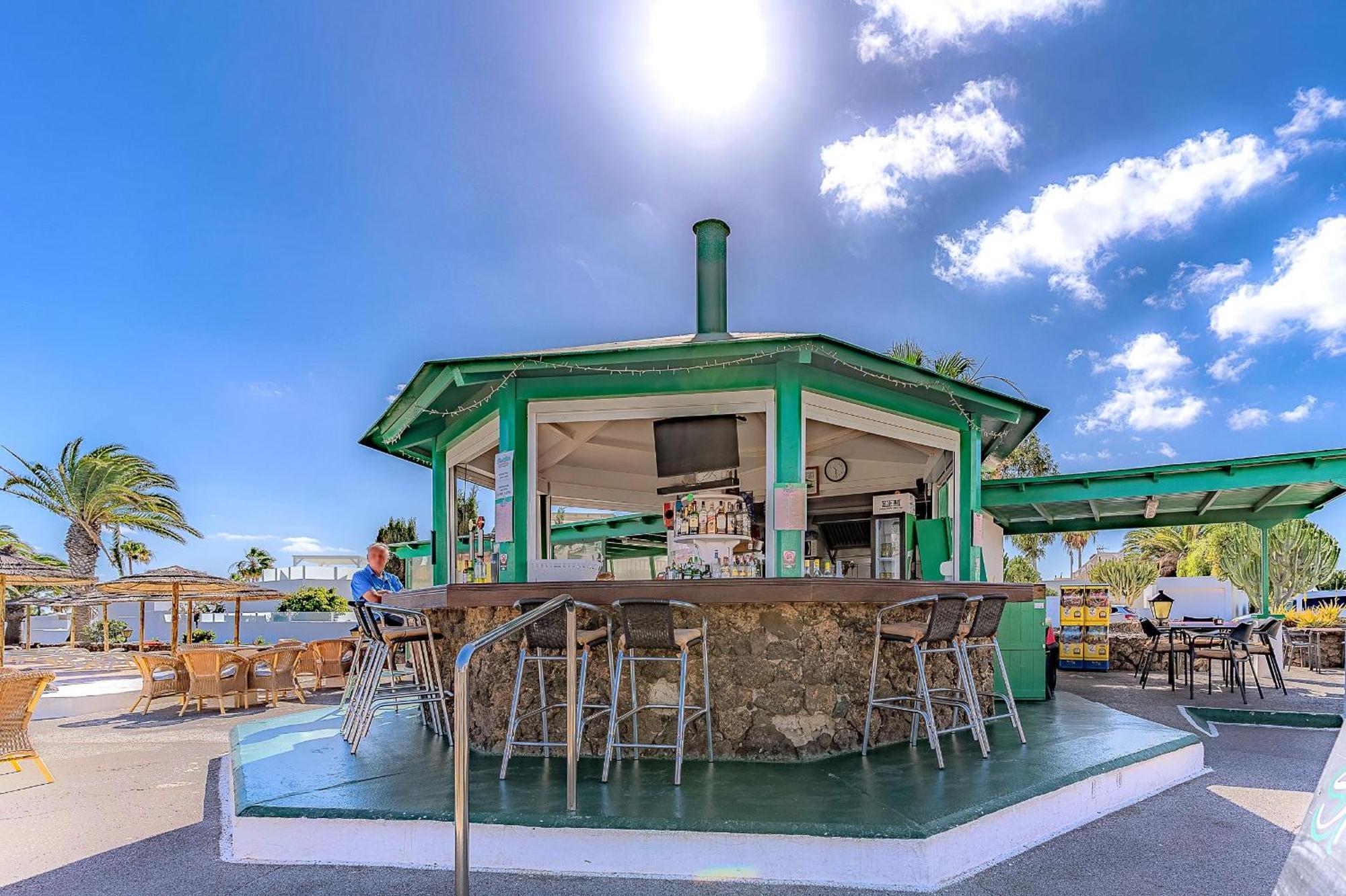 Fantástico apartamento en Las Coronas, gran terraza con vistas al mar y recién reformado completamente Costa Teguise Esterno foto