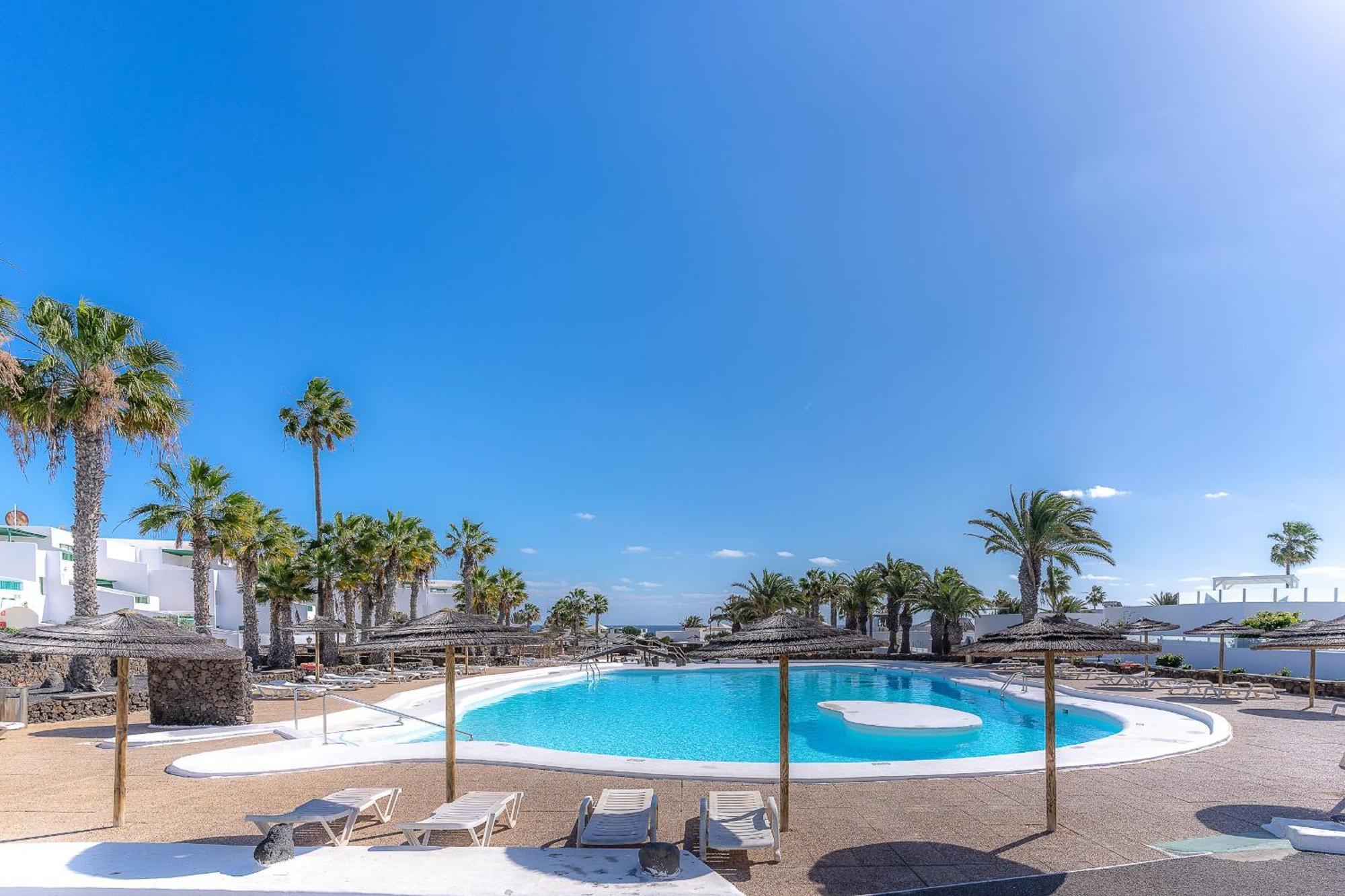 Fantástico apartamento en Las Coronas, gran terraza con vistas al mar y recién reformado completamente Costa Teguise Esterno foto