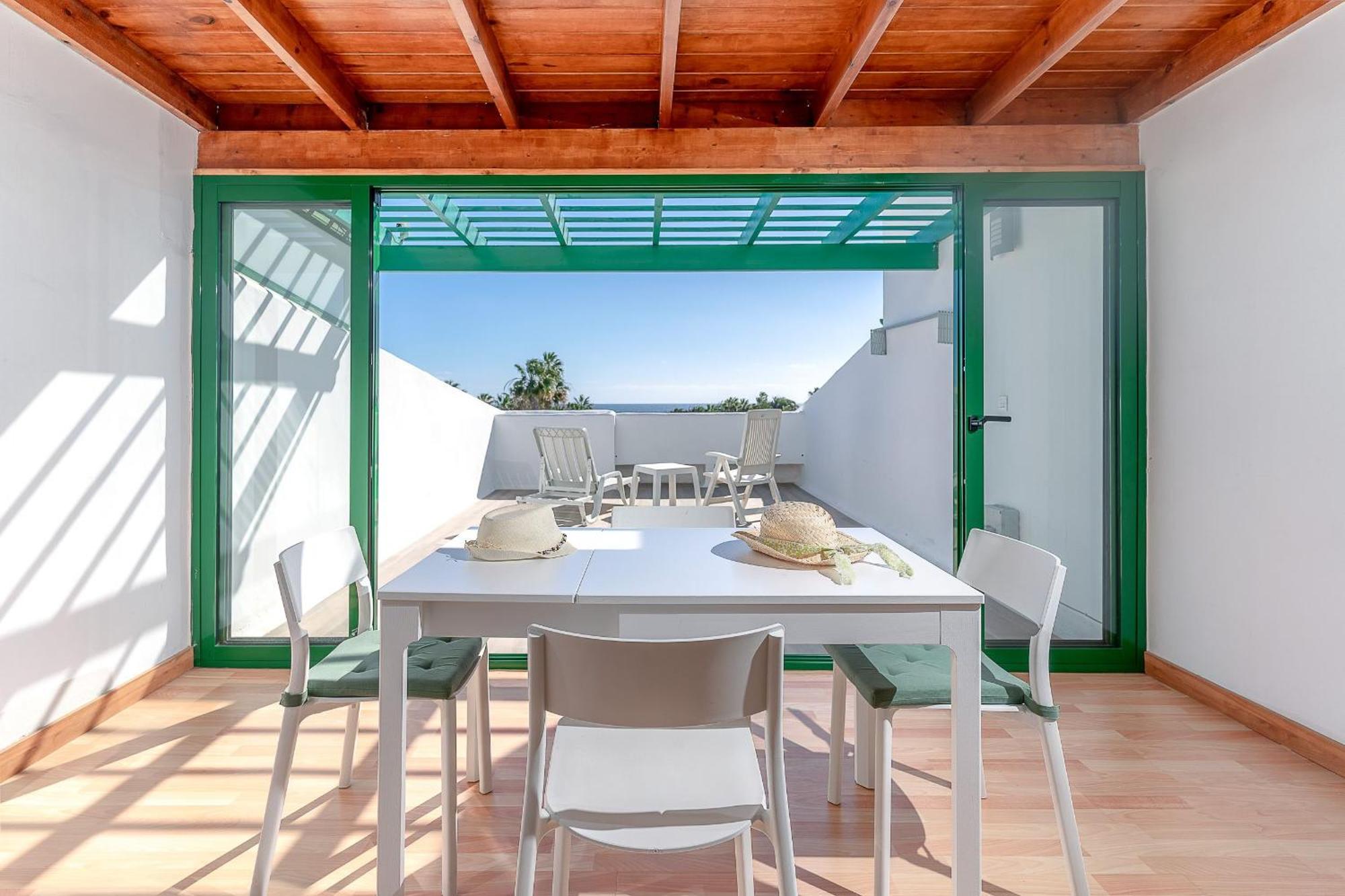 Fantástico apartamento en Las Coronas, gran terraza con vistas al mar y recién reformado completamente Costa Teguise Esterno foto