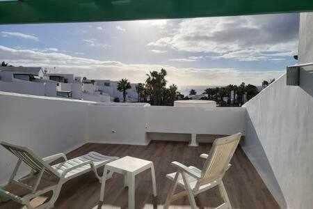 Fantástico apartamento en Las Coronas, gran terraza con vistas al mar y recién reformado completamente Costa Teguise Esterno foto