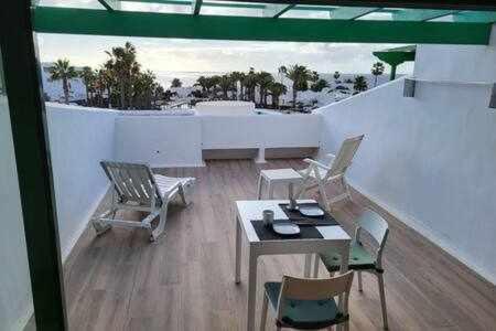 Fantástico apartamento en Las Coronas, gran terraza con vistas al mar y recién reformado completamente Costa Teguise Esterno foto